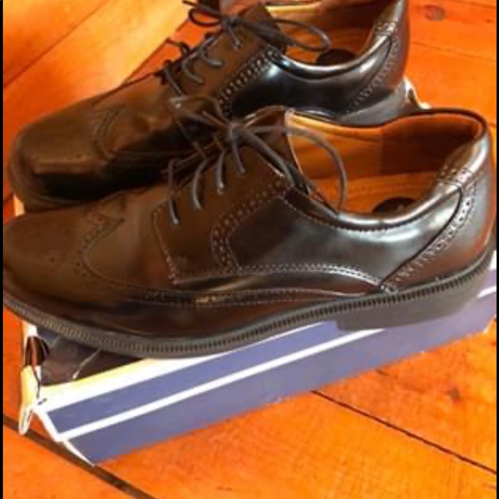 Men’s leather dress shoe